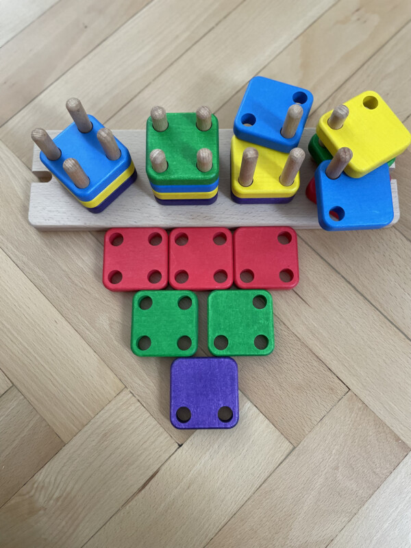 Pyramida domino Montessori 